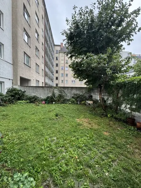 NEU! ERSTBEZUG nach Sanierung! Geräumige 2-Zimmer Dachgeschosswohnung in 1200 zu vermieten!