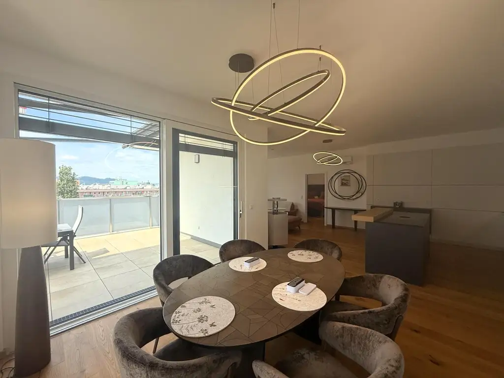 Luxus Penthouse mit Outdoor-Jacuzzi wird komplett möbliert vermietet // Luxury penthouse with outdoor Jacuzzi available for rent, fully furnished //