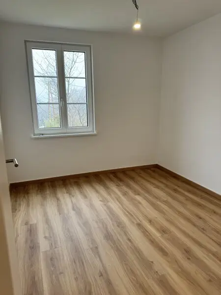 SEMMERING/GREIS - TOPSANIERTE GARTENWOHNUNG