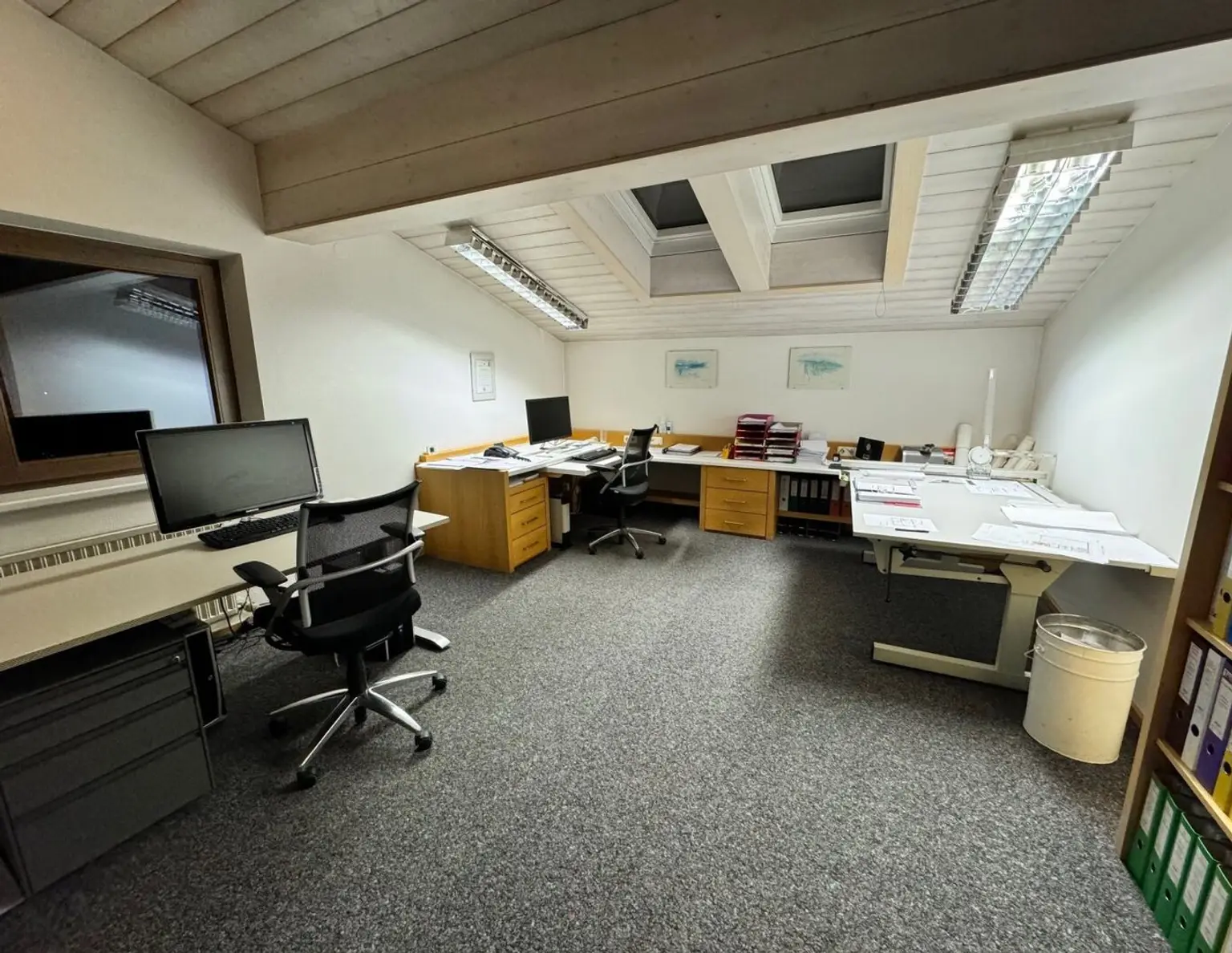 Büro mit Stil im Dachgeschoß in Buch zu mieten