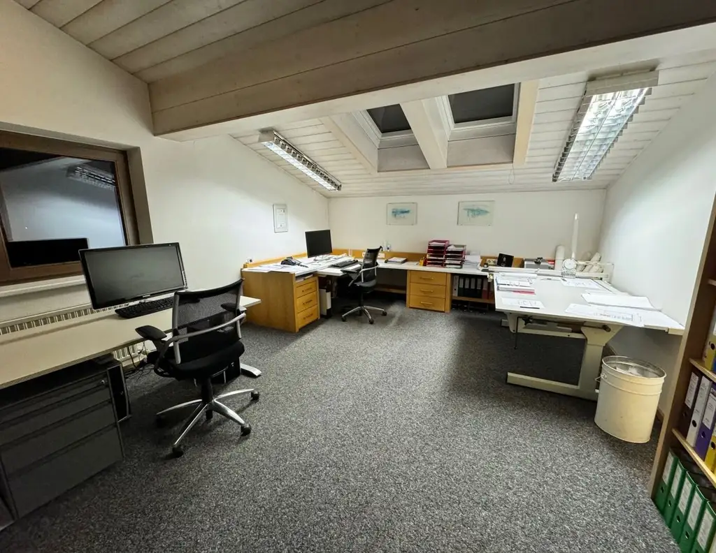 Büro mit Stil im Dachgeschoß in Buch zu mieten
