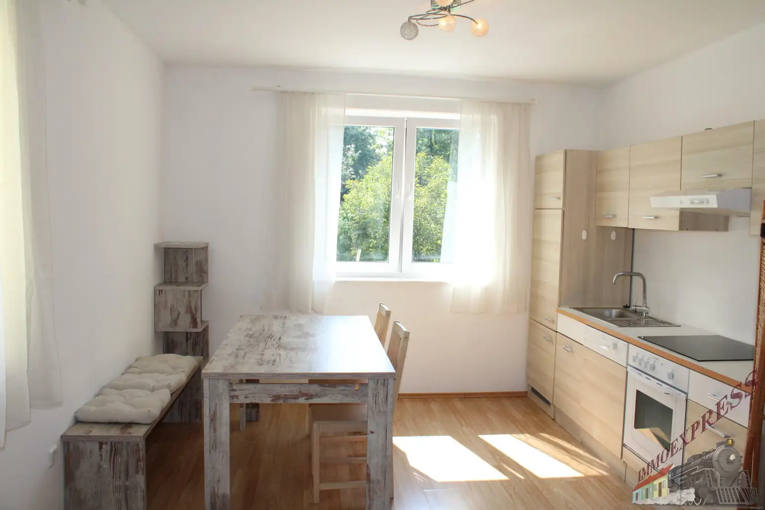 Sehr schöne 2 Zimmerwohnung mit 55 m² und unbefristetem Hauptmietvertrag. Haustiere erlaubt. Direkt beim Schwimmbiotop