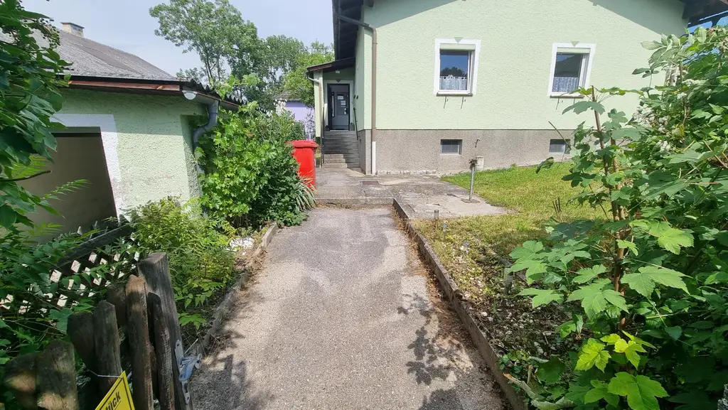 Charmantes Einfamilienhaus in ruhiger Grünlage – innen renoviert und bezugsbereit