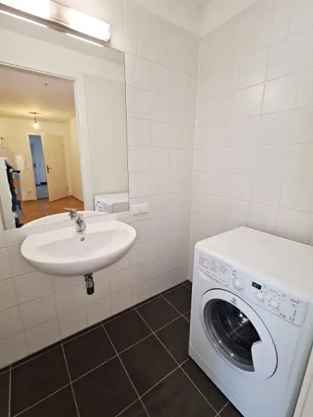 U1-NÄHE, gepflegte 68 m2 Neubau inkl. 4 m2 Loggia, 2 Zimmer, Wannenbad, Parketten, 2. Liftstock, Humboldtgasse