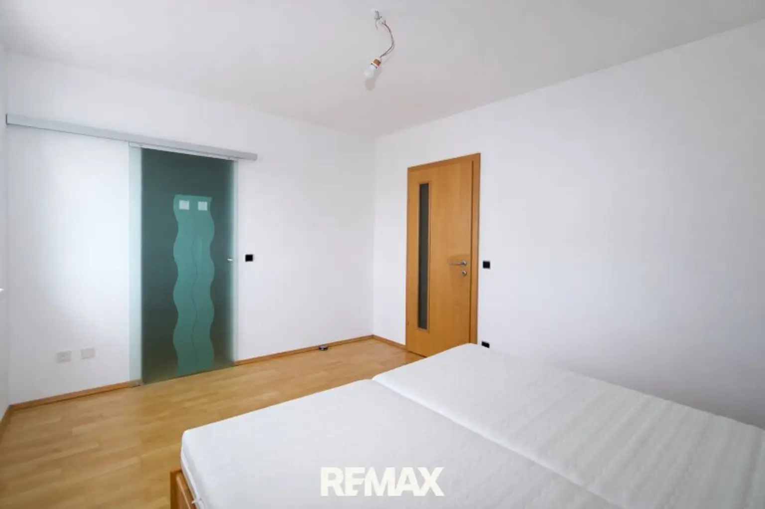 Schlafzimmer mit Schrankraum