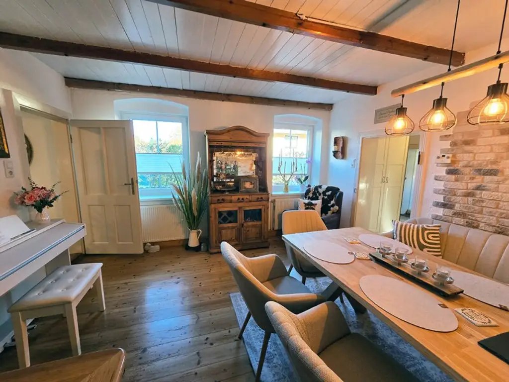 *** TOP SANIERTES HAUS IN ZENTRUMS-LAGE *** KACHELÖFEN *** TERRASSEN *** uvm....