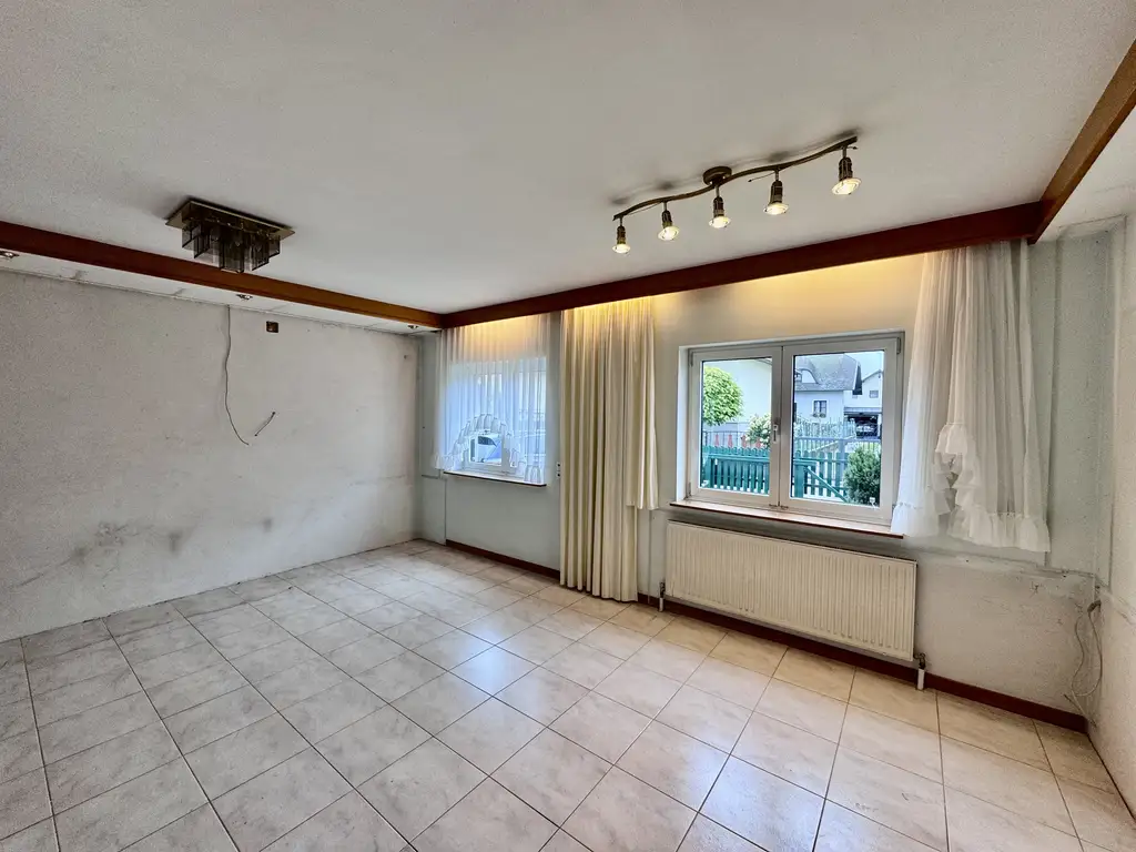 IHR NEUES ZUHAUSE - GROßZÜGIGES EINFAMILIENHAUS MIT SWIMMINGPOOL IN FLORIDSDORF