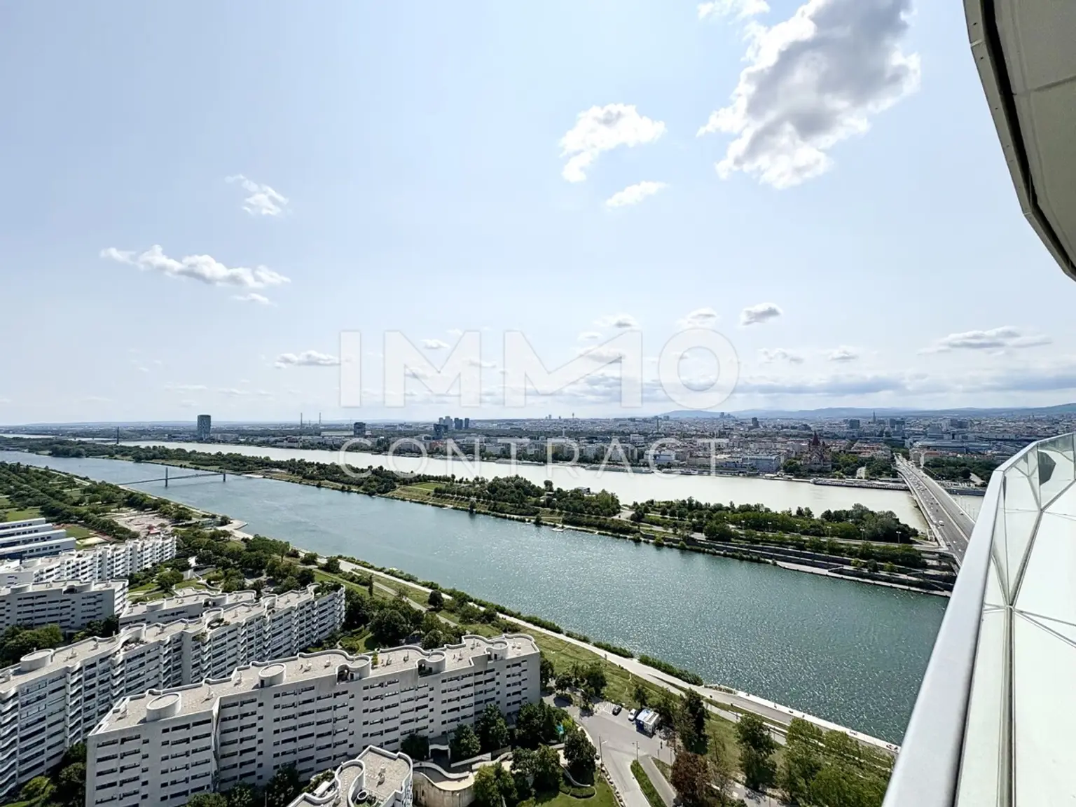NEU & ERSTBEZUG: Gemütliche Dreizimmer-Wohnung mit viel Ruhe & Sonne (Pool, Gym, Spa, Shop, Lounges)