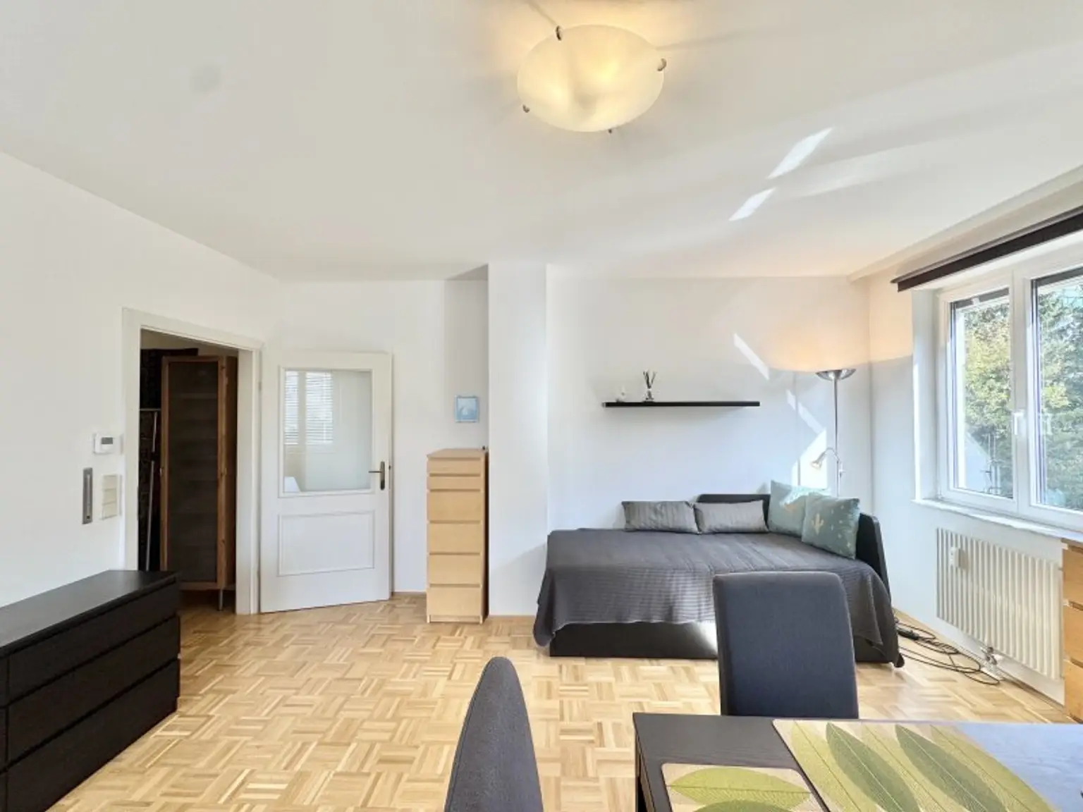 Helles, vollmöbliertes Studio in Ober St. Veit | Garagenstellplatz im Haus