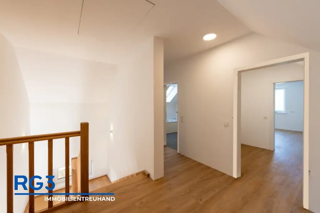 Neuwertiges Einfamilienhaus mit großem Garten