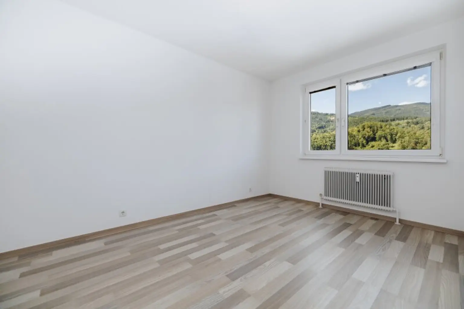 LIFT I LOGGIA I RUHIGE LAGE I LICHTDURCHFLUTET I SCHÖNE AUSSICHT I EINBAUKÜCHE I FAMILIENFREUNDLICH I PROJEKT WOHNEN I