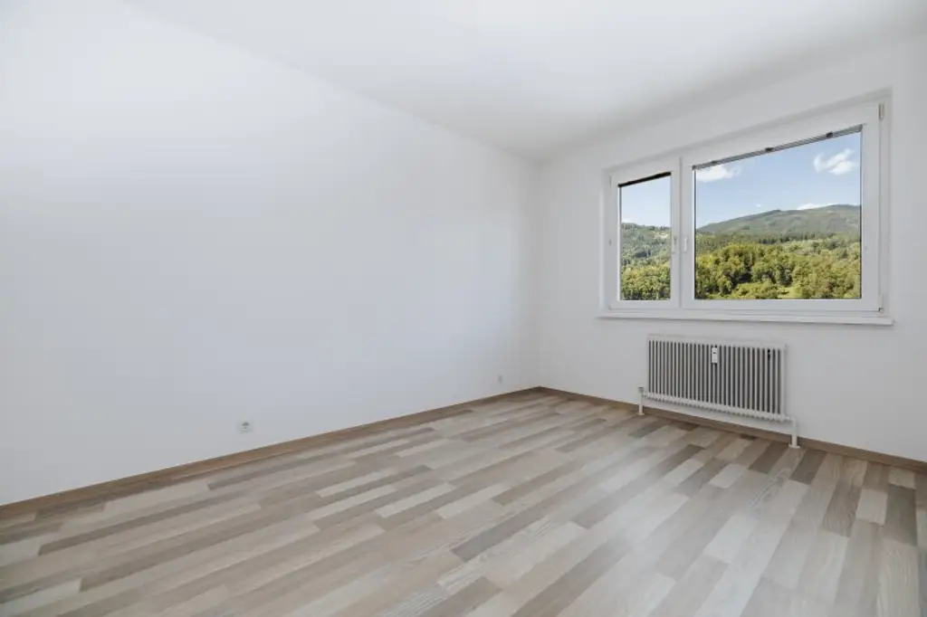 LIFT I LOGGIA I RUHIGE LAGE I LICHTDURCHFLUTET I SCHÖNE AUSSICHT I EINBAUKÜCHE I FAMILIENFREUNDLICH I PROJEKT WOHNEN I