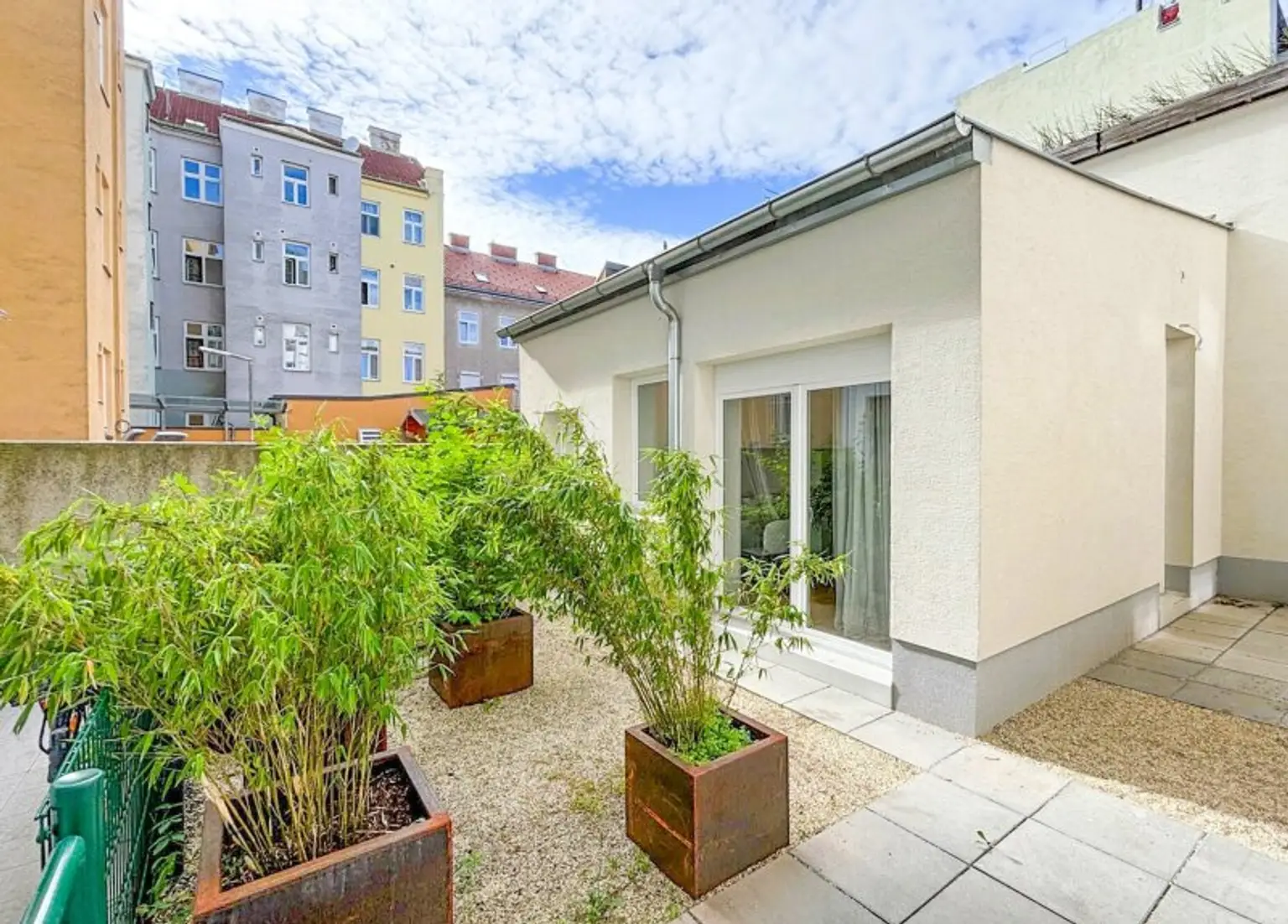 Extravagantes Atelier, Büro oder Mini Apartment mit Innenhof-Terrasse in absoluter Ruhelage! (vermietet bis 31.08.2027)