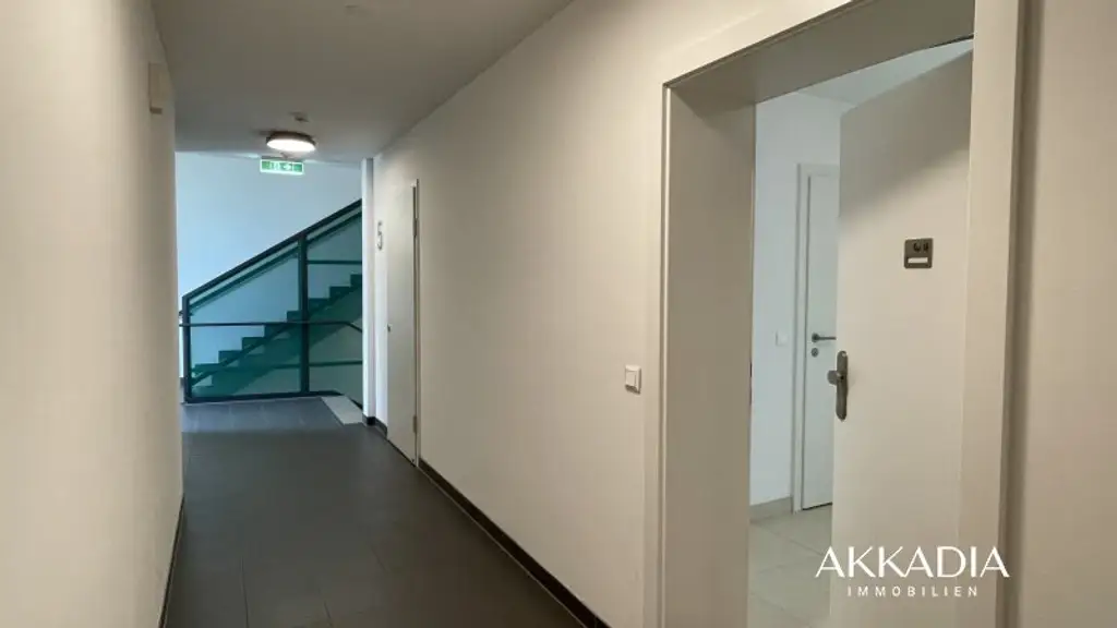 Moderne Dachgeschosswohnung, klimatisiert und gut geschnitten