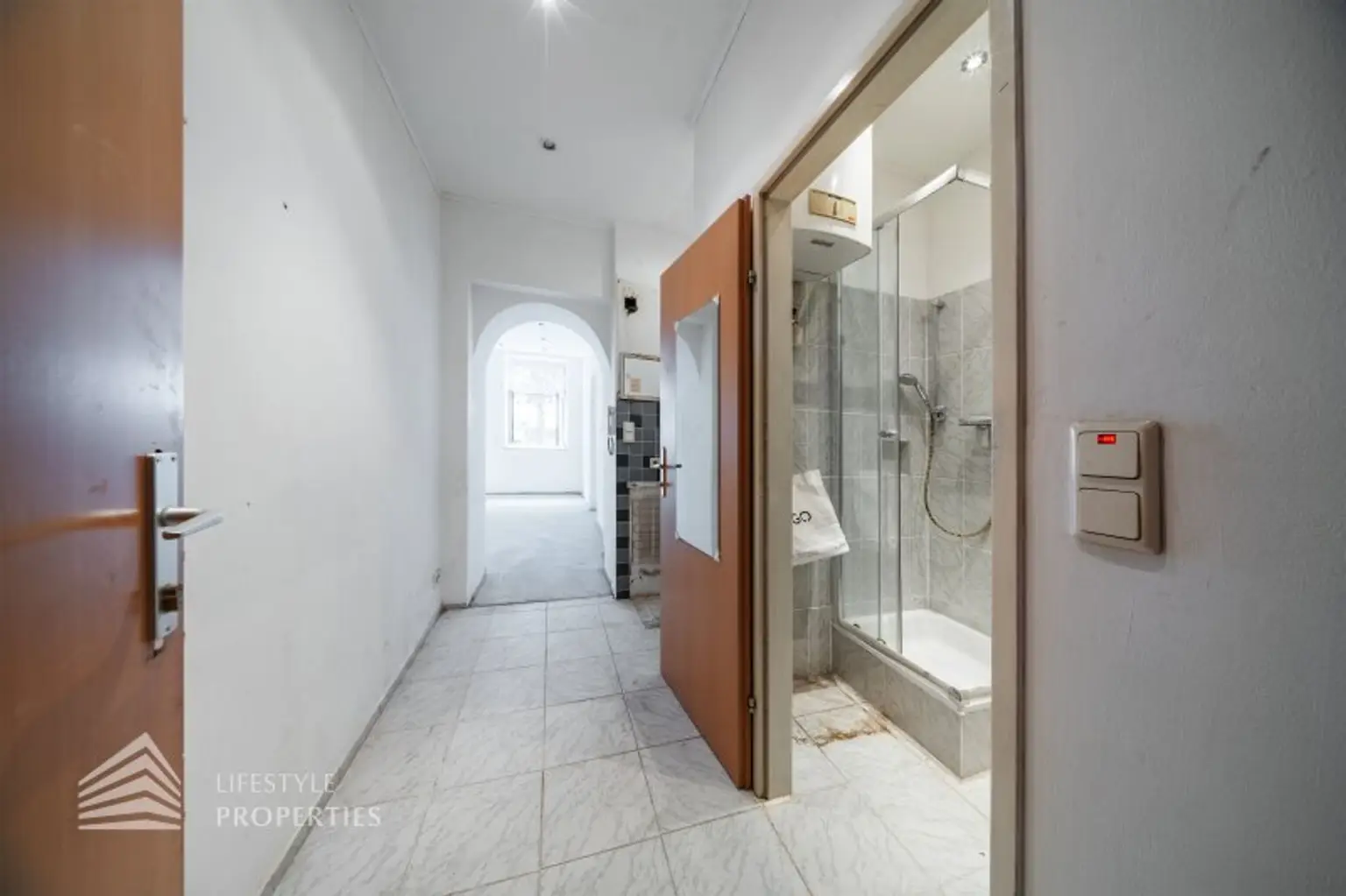 Geschäftslokal mit Lager direkt am Karmelitermarkt – ca. 46 m² im historischen Wiener Stilaltbau by Lifestyle Properties