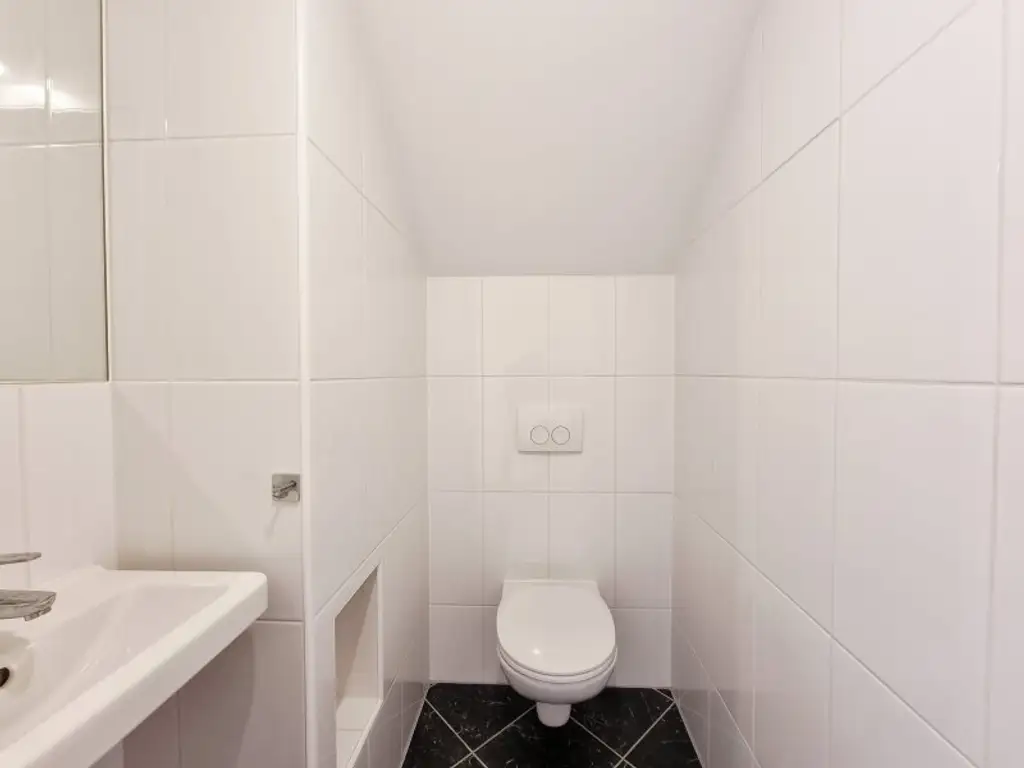 Lichtdurchflutete Maisonette mit Dachterrasse & Klimaanlage – wohnen zwischen Landhausviertel & Promenade