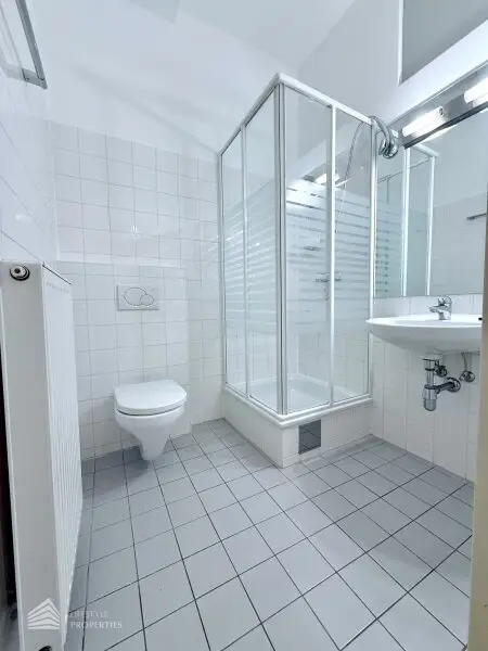 Helle 3 - Zimmer Wohnung, unbefristet, Nähe Theresianum