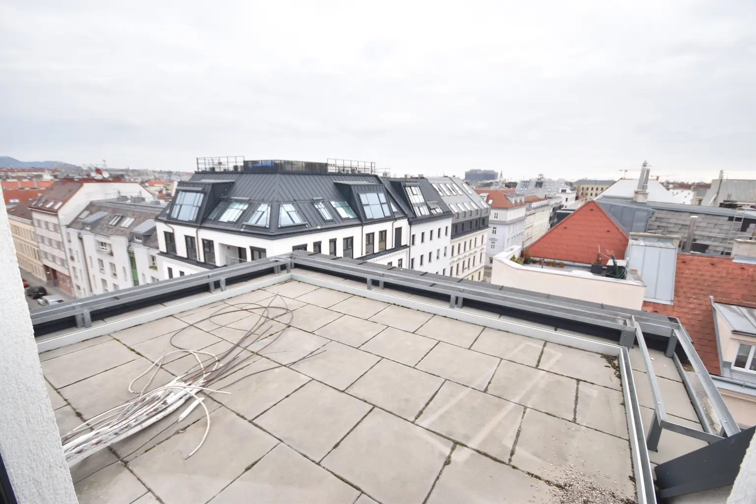 "17. BEZIRK - Wohnen über den Dächern von Wien – Helle Maisonette mit großer Dachterrasse"