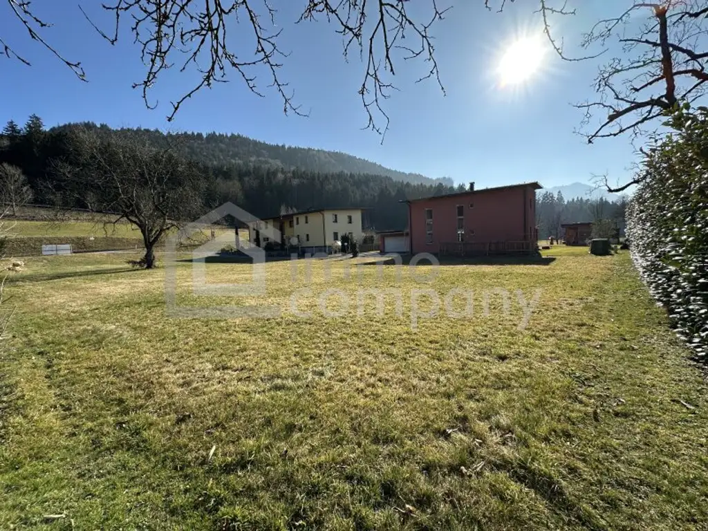 Baugrundstück Göfis, gesamt 1.579 m2, davon sind 500 m2 Bauland bereits verkauft. Flexible Grundstücksteilung des verbleibenden Baugrundstückes von ca. 1.079 m2 möglich (2 weitere von insgesamt 3 Bauparzellen oder gesam…