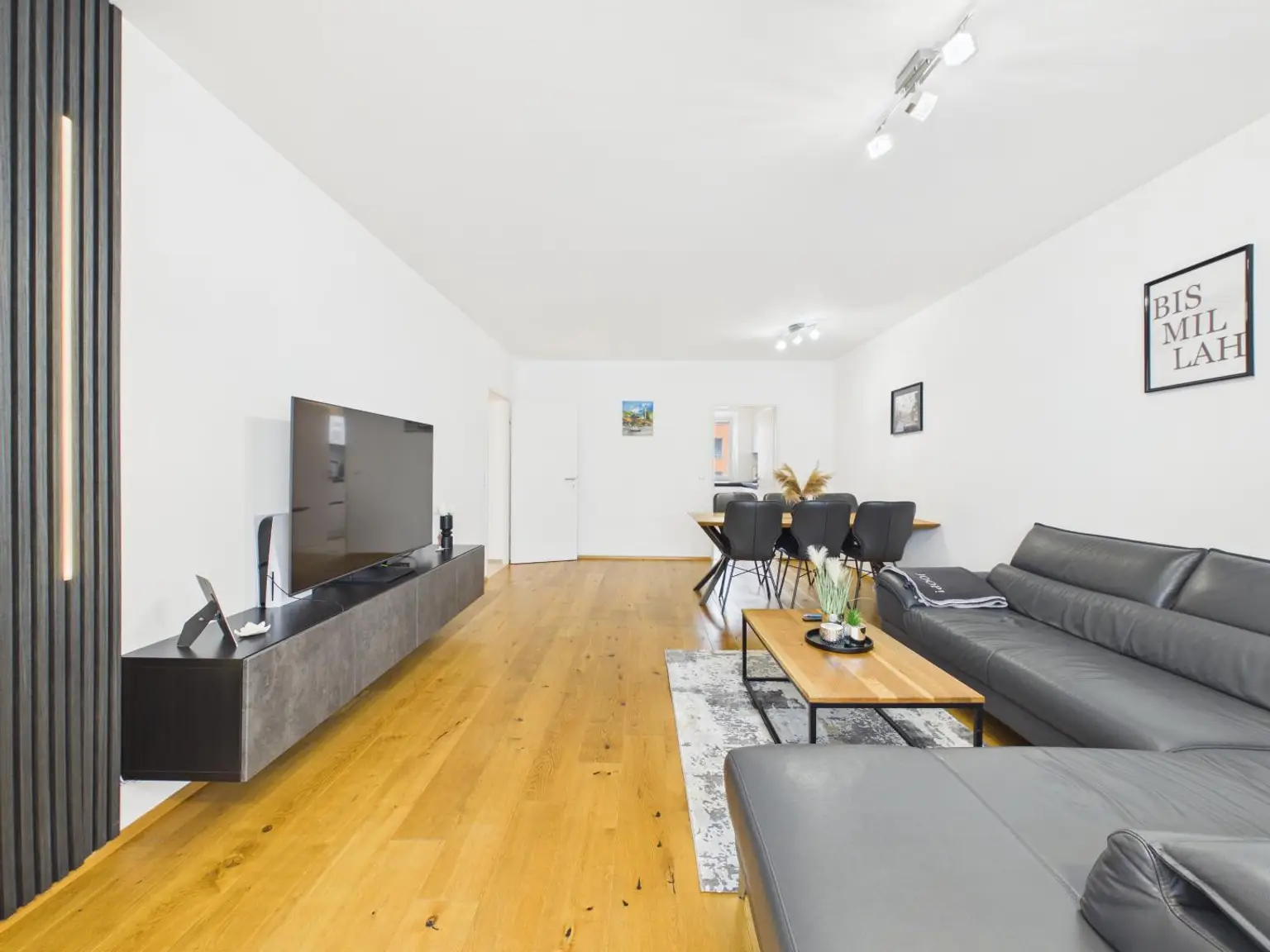 Wohn- und Essbereich 7