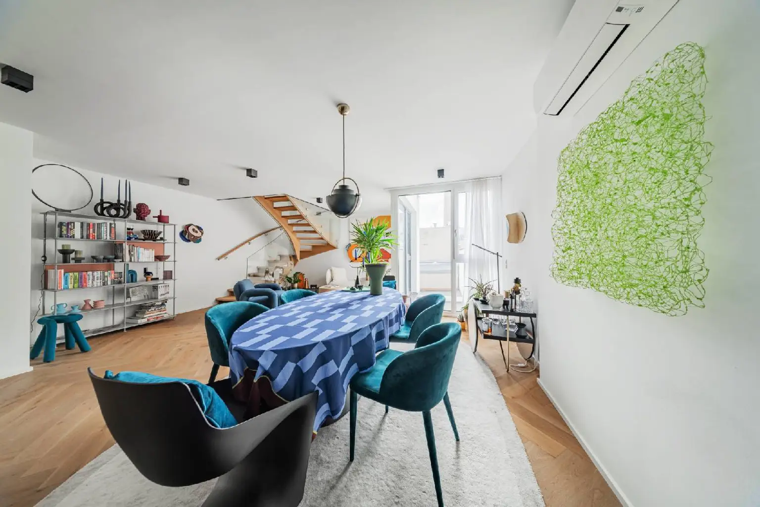 Exklusives Maisonette-Apartment; Modernes Wohnen auf zwei Ebenen