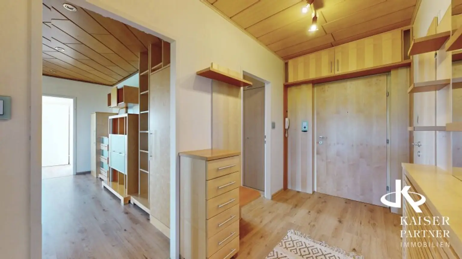 HELLE 3-ZIMMERWOHNUNG MIT LOGGIA IN GRÜNOASE!