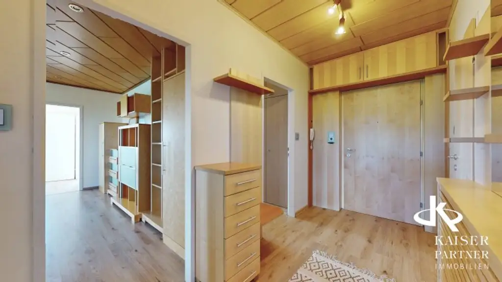 HELLE 3-ZIMMERWOHNUNG MIT LOGGIA IN GRÜNOASE!