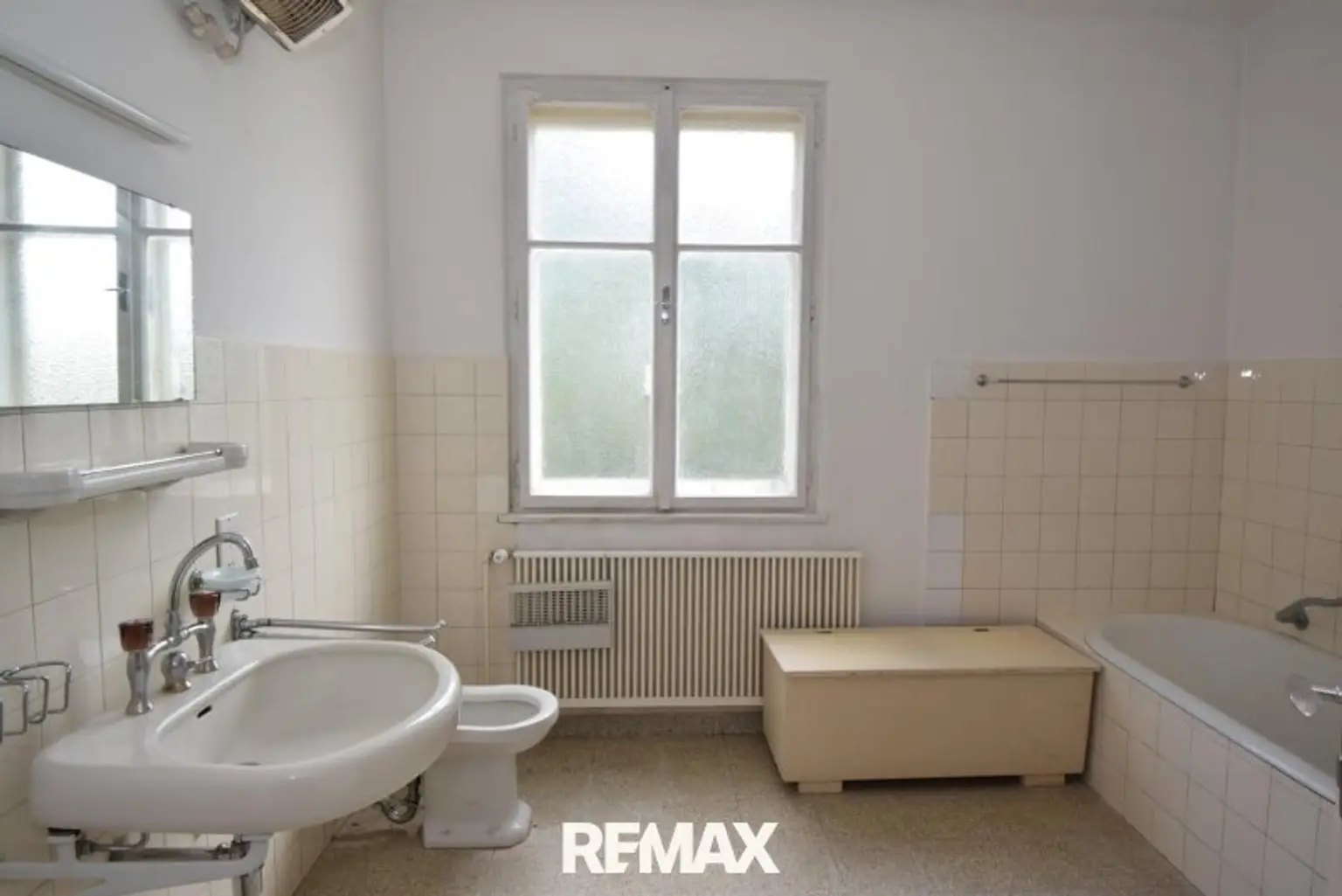 großzügiges Badezimmer