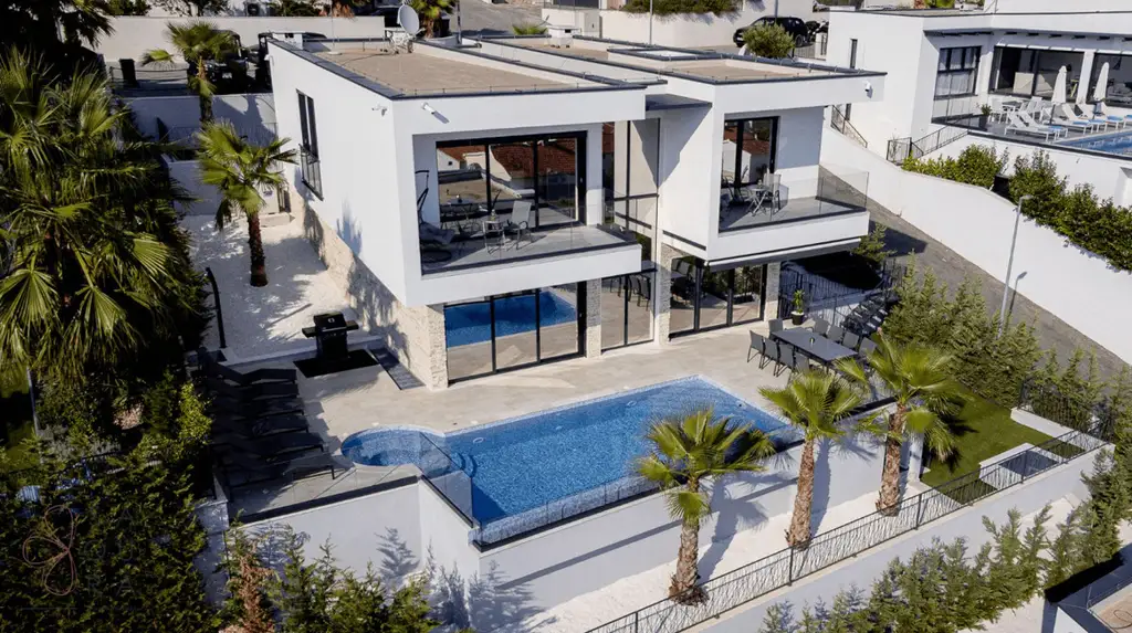 Moderne Eleganz an der Adriaküste – Villa auf Čiovo bei Split