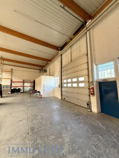 891 m² Lagerhalle in 1230 Wien (Talpagasse) zu mieten! – 2 Sektionaltore, U6 & Autobahn-Nähe, videoüberwacht