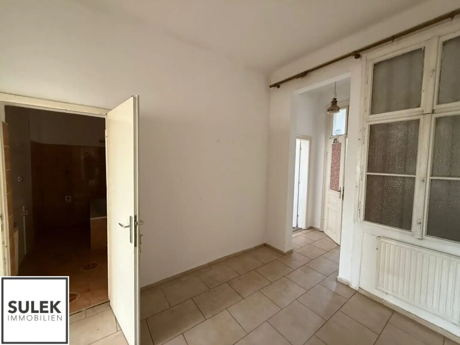 Ganzes Haus zu mieten: 1 Geschäftslokal, 1 Büro, 2 Wohnungen nahe U1