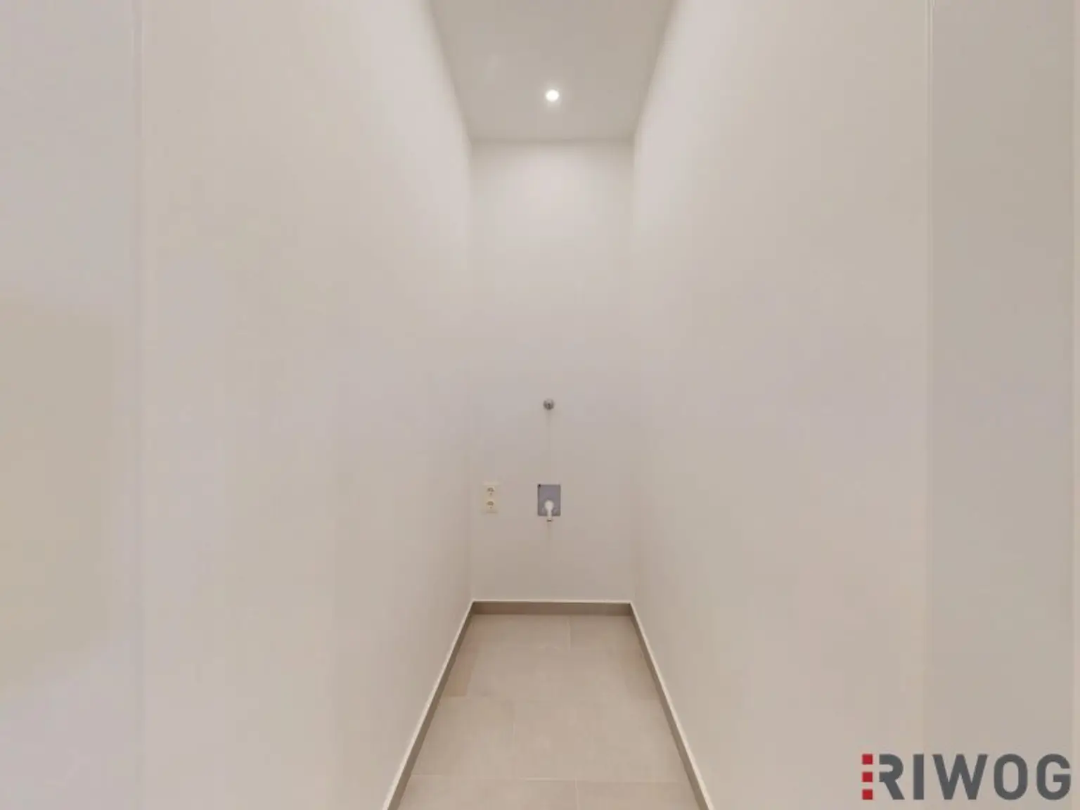 ERSTBEZUG nach Sanierung I 3 Zimmer Wohnung mit Balkon in wundervoller Grünlage I Tischler Einbauküche inkl. Siemensgeräte im Preis inbegriffen