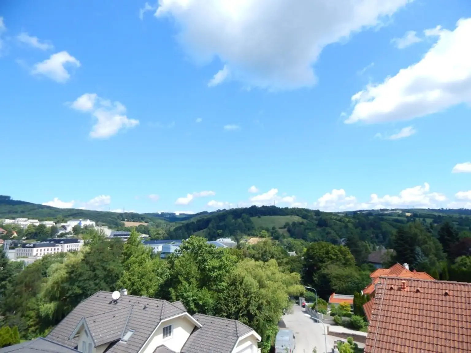 "Wohntraum" Villa mit Pool - Fernblick und direkten Zugang zum Wald