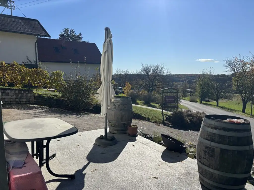 ** LEGENDE IN DER WEINIDYLLE ** D. Ehrensdorf !! Gepflegtes Haus mit ca. 245 m2 Nfl. in gediegener Ortsrandlage - Hauptwohnsitz möglich !!