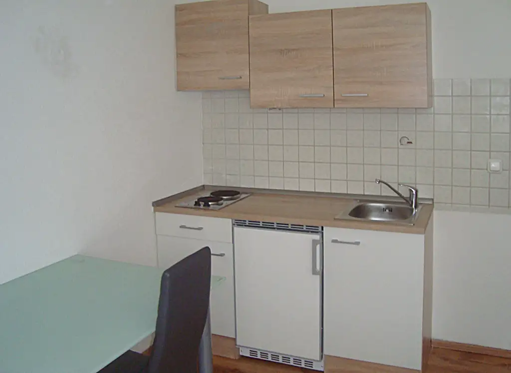 Ein Einzelzimmer, Monteurzimmer oder Arbeiterzimmer mit PKW– Stellplatz