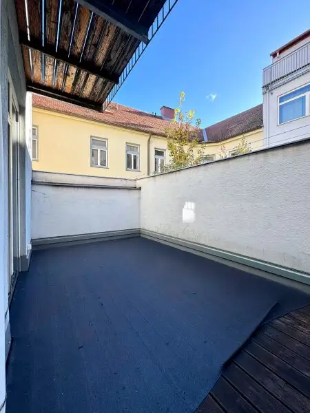 1 MONAT MIETFREI I AB SOFORT I XL-TERRASSE I TOP-KÜCHE I SEHR HELL & RUHIG I BADEWANNE I WG TAUGLICH I MODERN SANIERT I LICHTDURCHFLUTET I SEHR ZENTRALE LAGE AM STADTPARK I