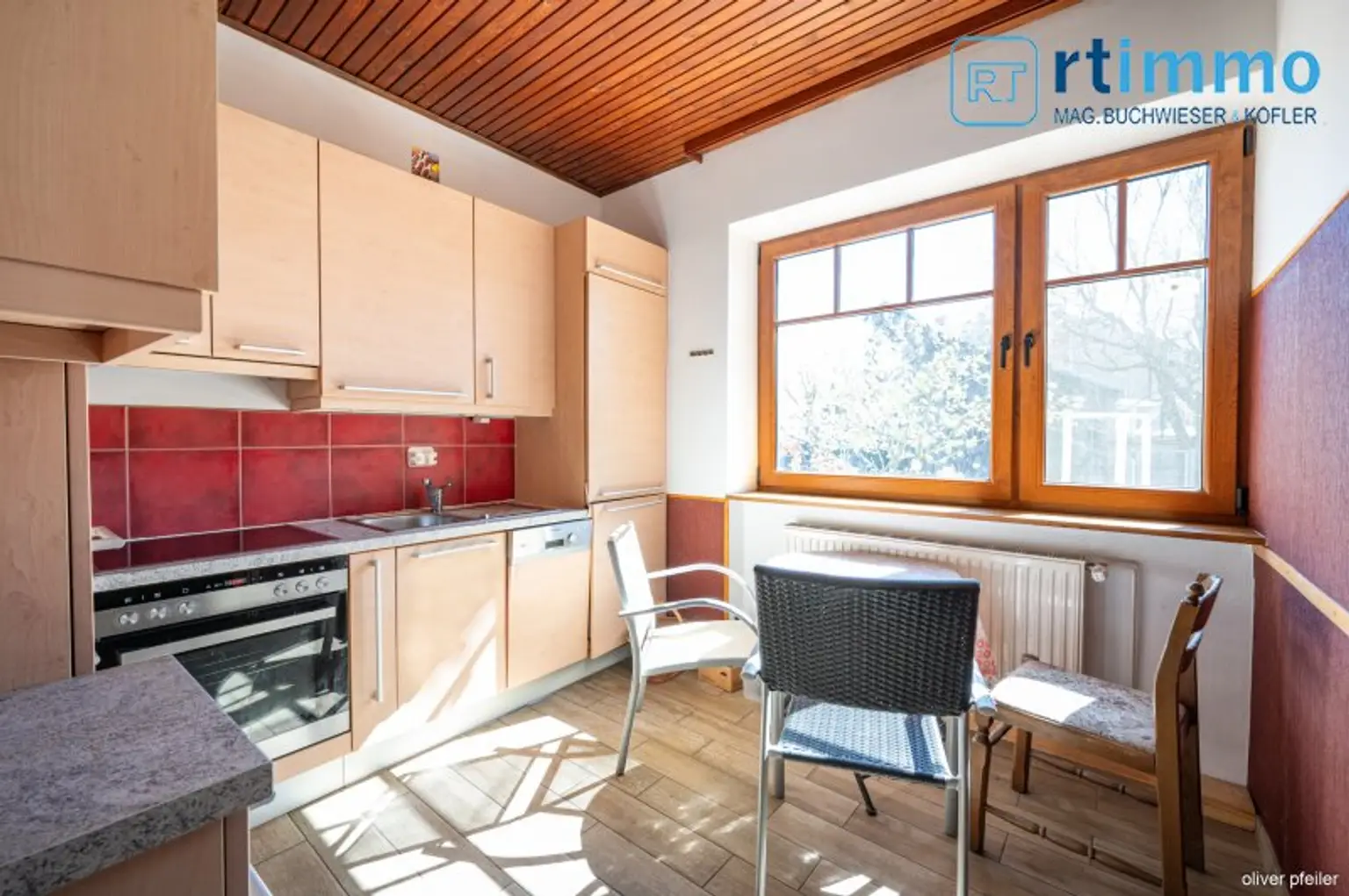 IHR FAMILIENDOMIZIL: KLIMATISIERTE GERÄUMIGE STADTVILLA MIT SCHÖNEM GARTEN, NEBENGEBÄUDEN UND SPIELPLATZ