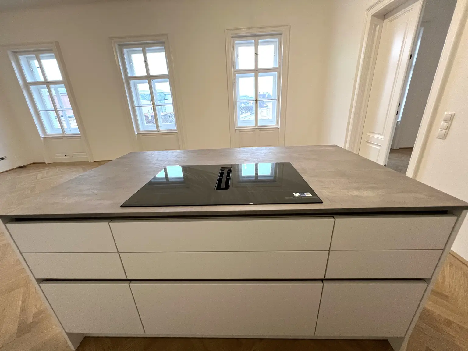 GENERALSANIERT: Klimatisierte 4-Zimmer-Wohnung mit fantastischer Stadtaussicht / Air-conditioned 4-room flat with fantastic city view