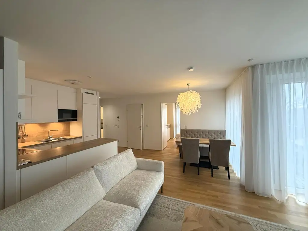 Exklusiv und komplett möblierte 3-Zimmer-Terrassenwohnung für gehob. Ansprüche // Excl. and fully furnished 3-room terr. apt for discerning tastes //