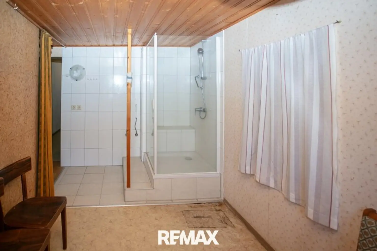 EG-Hobbyeraum mit Dusche
