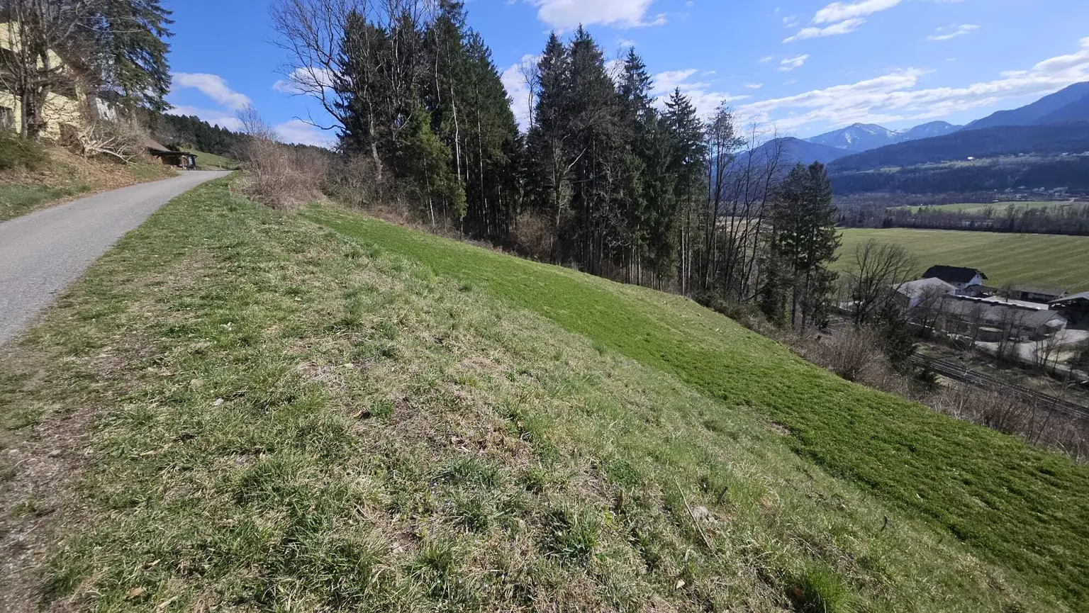 Baugrund mit traumhaftem Berg- und Fernblick!