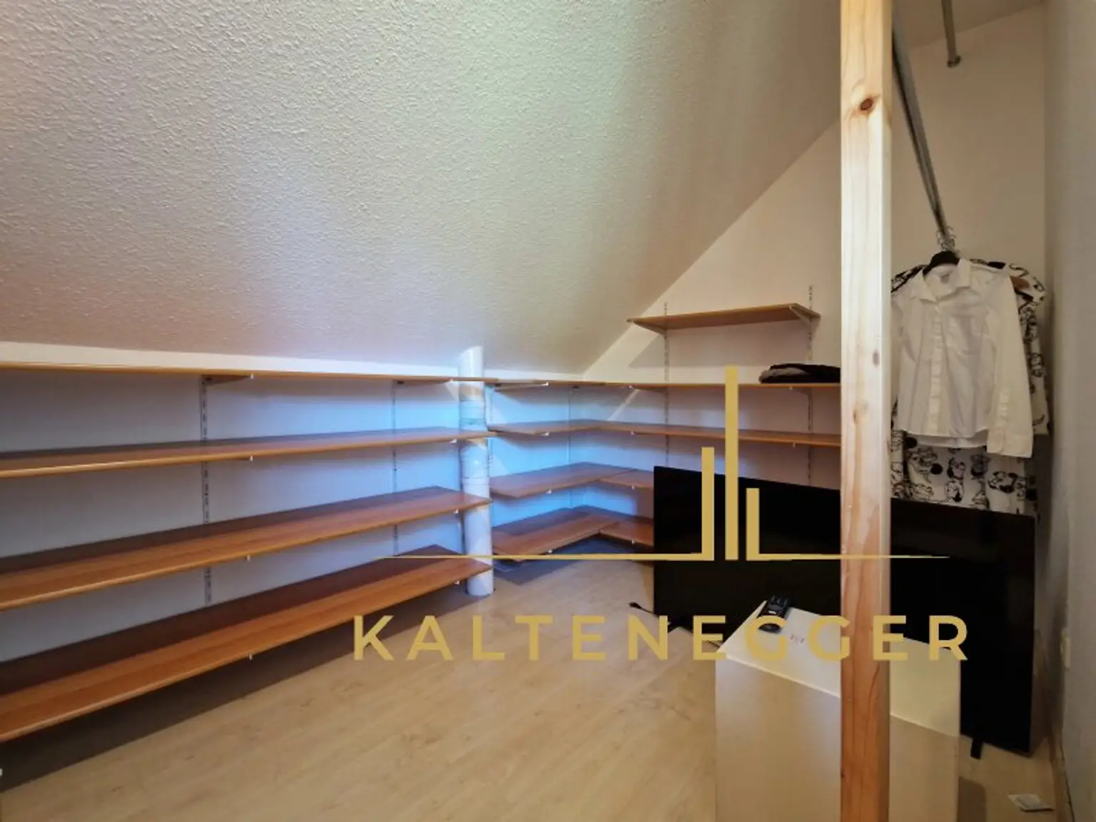 DG: begehbarer Schrankraum ca. 4,97 m²