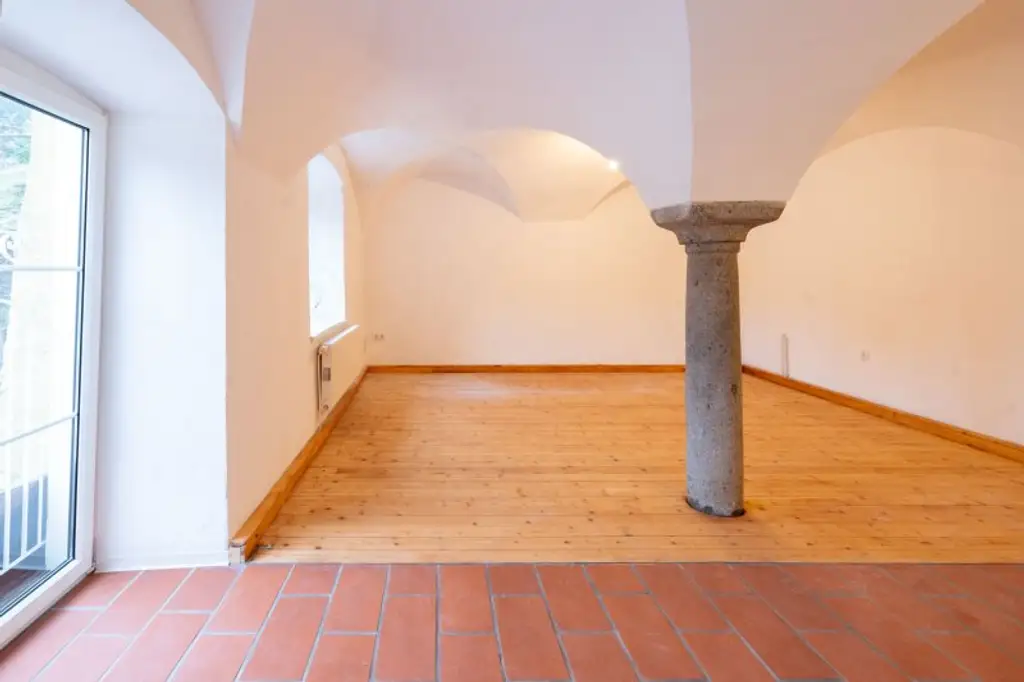 Bestandsfreies Mehrparteienhaus mit 5 Wohnungen + 1 Geschäftslokal in Toplage von Obernberg am Inn zu kaufen!