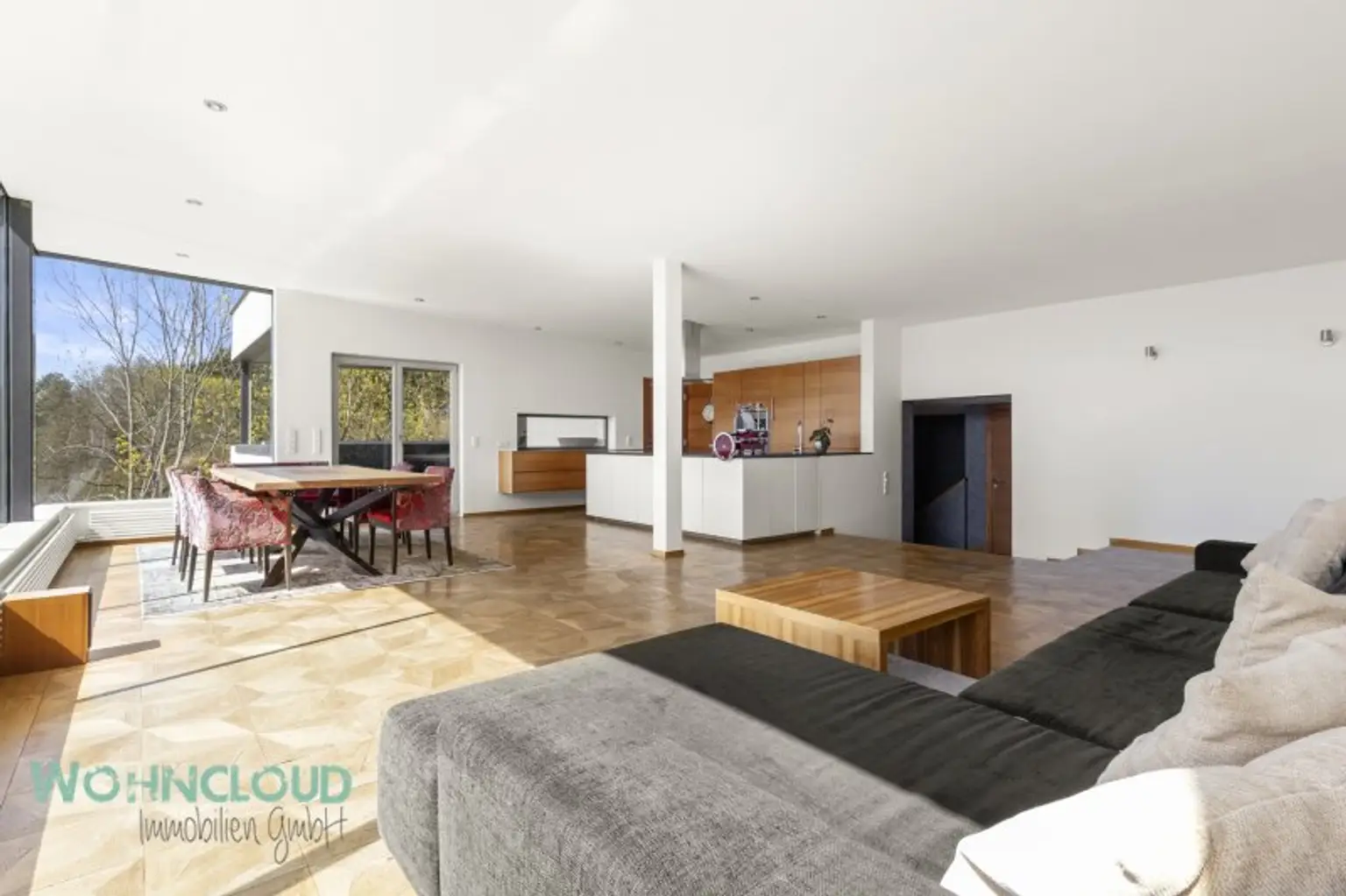 WOHNBEREICH RICHTUNG LOGGIA