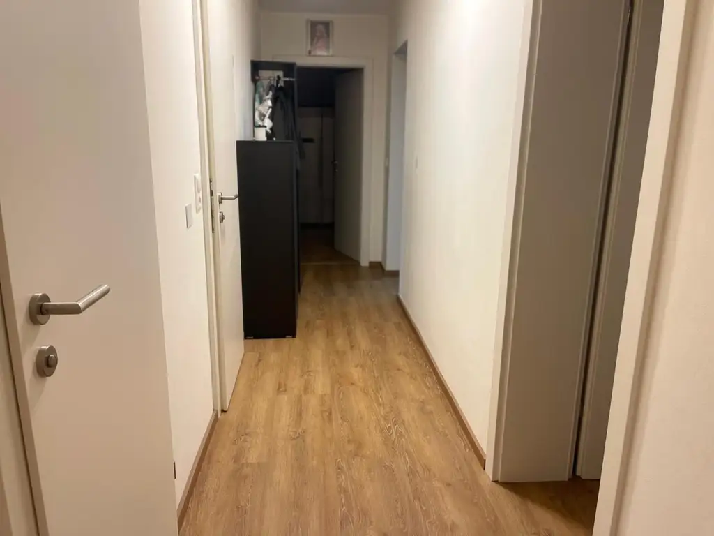 Vermietete, generalsanierte Wohnung mit Garage, Autoabstellplatz