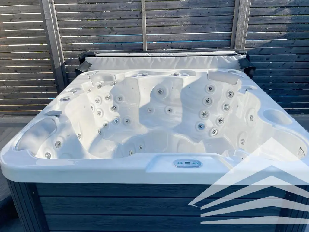 Exklusive 3 Zimmerwohnung mit traumhaftem Privatgarten im Zentrum von Pasching