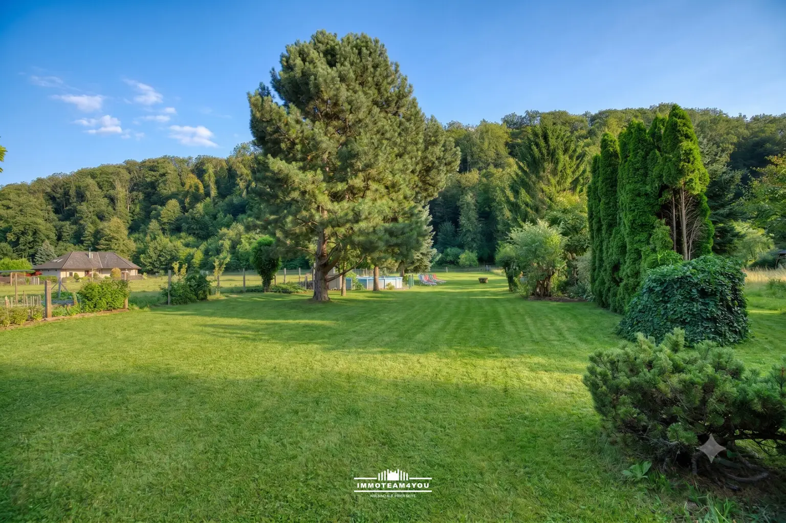 Blick auf den Garten KI