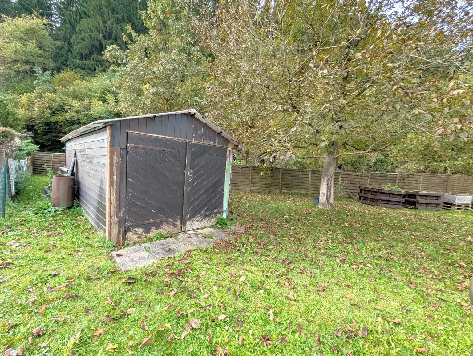 Sanierungsbedürftiger Bungalow mit großem Grundstück - in ruhiger, sonniger Lage