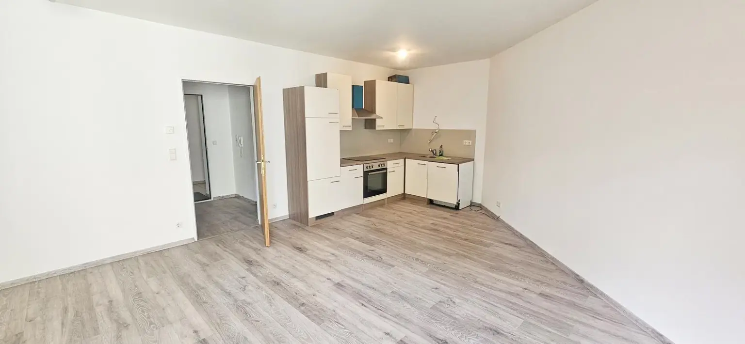 Einzimmerwohnung mit  Küche und Tiefgarage - Welser Straße 9!!!