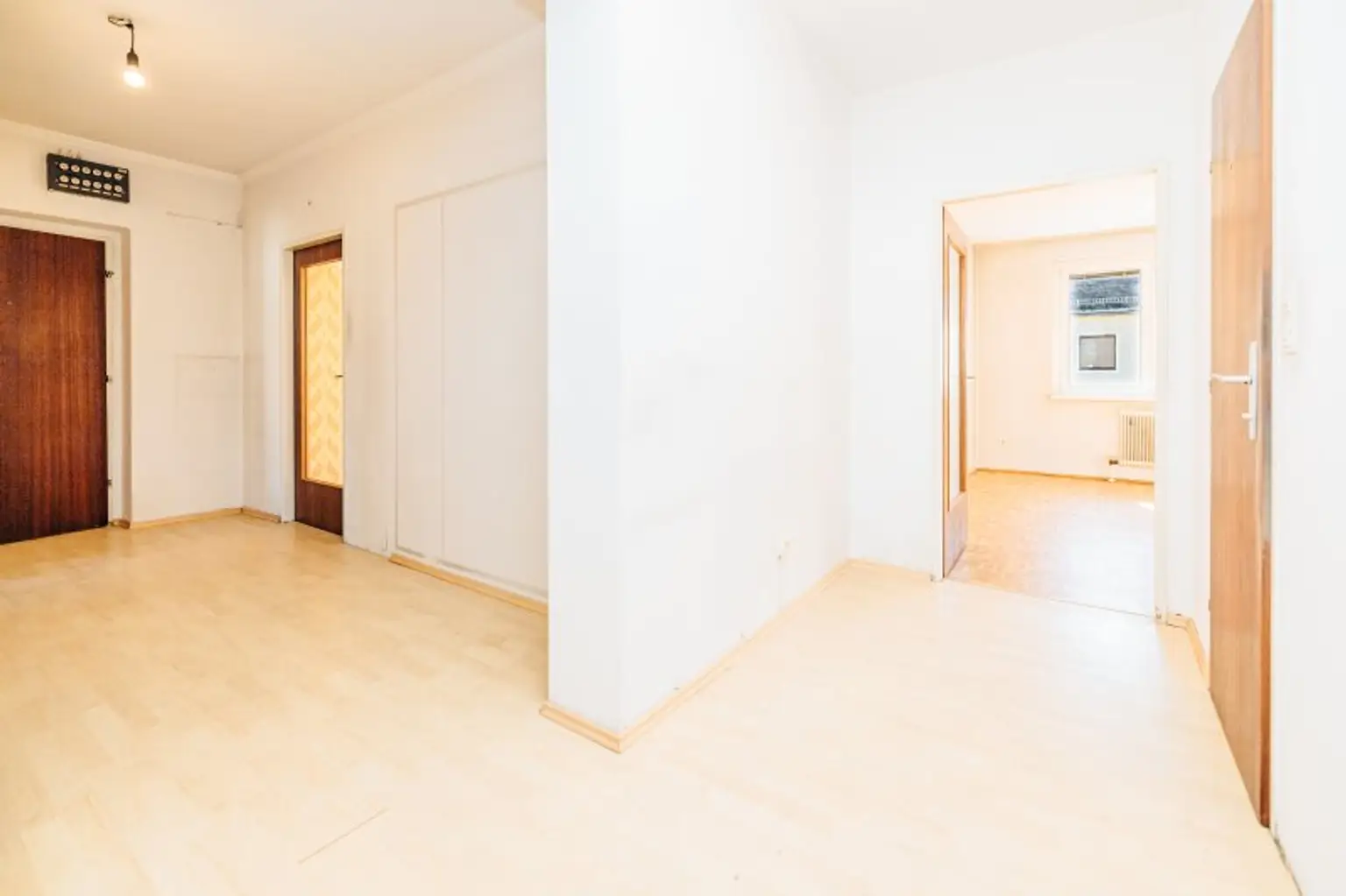 GEIDORF I UNSANIERTER WOHNJUWEL I RUHIGE LAGE MIT GRÜNBLICK I HOHE RÄUME I ALTBAUCHARME MIT PARKETT I BAD MIT  BADEWANNE I PROJEKT WOHNEN